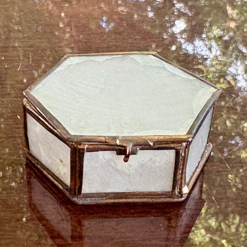 Vintage Hexagon Capiz Shell Trinket Box – Hinged Lid